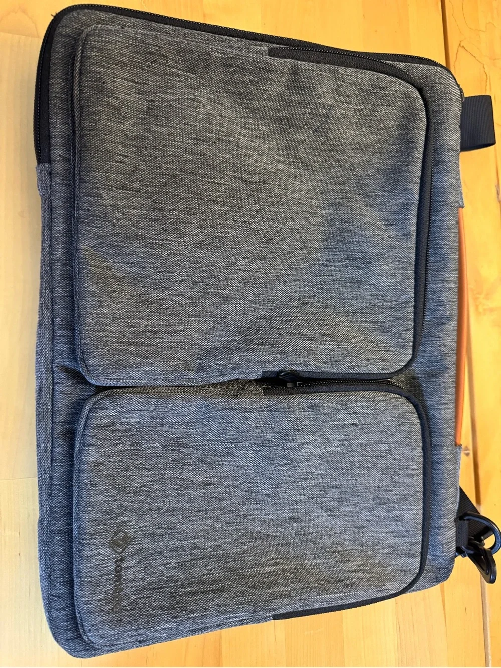 TOM TOC  Grey Laptop Bag with Multiple Front Pockets very nice Excellent conditi